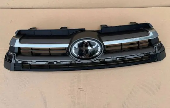 Toyota Highlander XU50 Front bumper upper radiator grill 531010F240