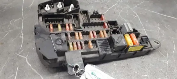 BMW 5 E60 E61 Fuse box set 6906588