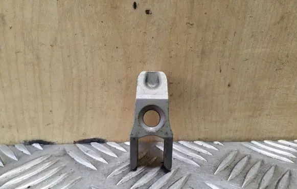 Volvo V70 Fuel Injector clamp holder
