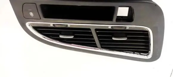 Peugeot 5008 Dash center air vent grill