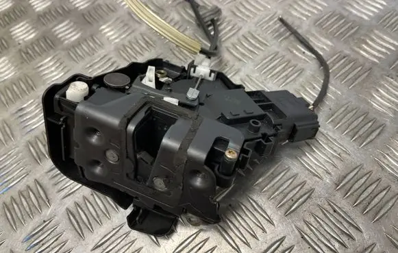 Ford Focus Rear door lock R26413BP