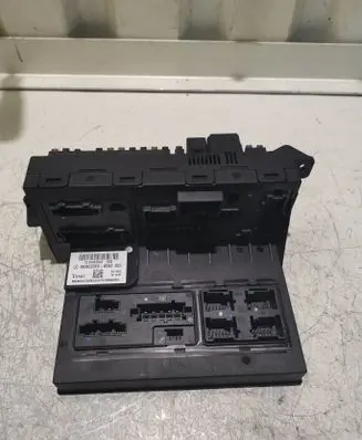 Mercedes-Benz CLS C219 Fuse module 2115457601