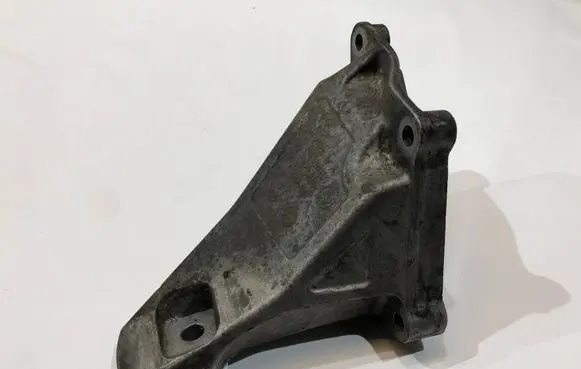 BMW 7 E65 E66 Engine mounting bracket 6754615