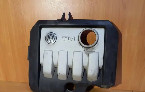 Volkswagen Golf V Engine cover (trim) 03G103925