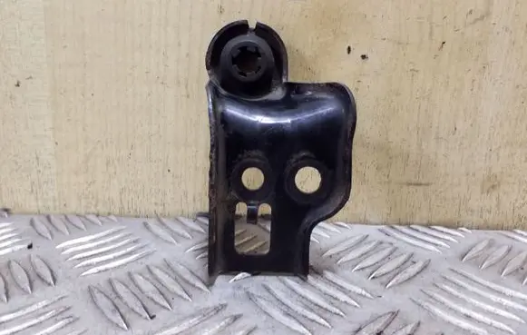 Toyota Avensis T250 Radiator mount bracket