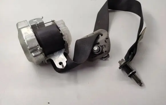 Nissan Pathfinder R51 Front seatbelt