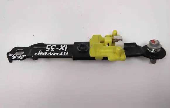Hyundai ix35 Seat belt height adjuster HSS40418R21162