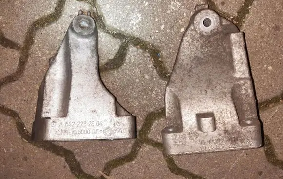 Mercedes-Benz Vito Viano W639 Engine mounting bracket