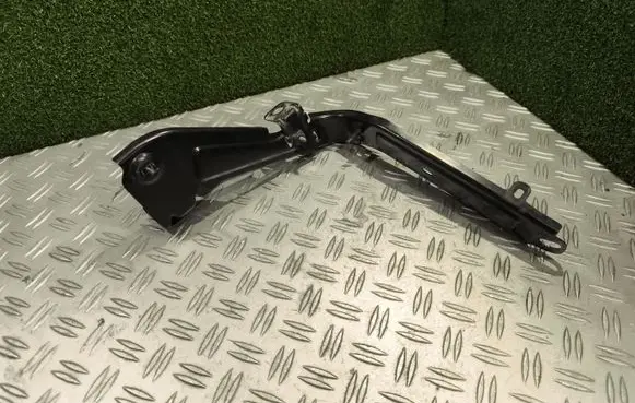 Fender mounting bracket
