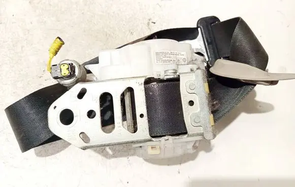 Toyota Avensis T270 Front seatbelt