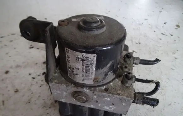 Volvo V50 ABS Pump 4N512C405AD