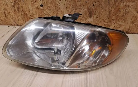 Chrysler Voyager Headlight/headlamp CS090A001L