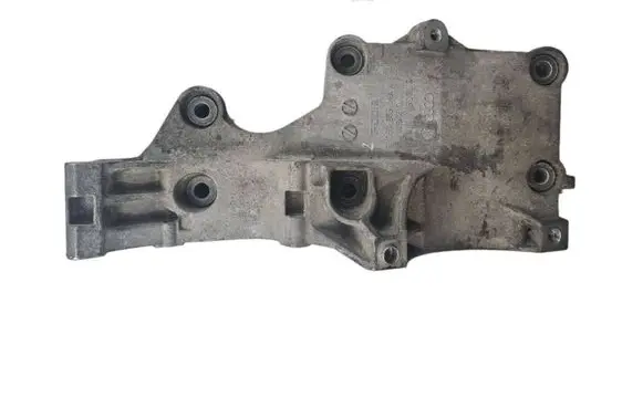Volkswagen PASSAT B6 Generator/alternator bracket 03G903143A