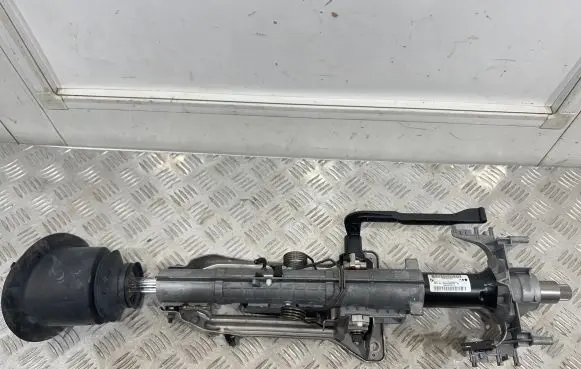 BMW 1 E81 E87 Steering wheel axle 6786899 831401084515 08B228111677C