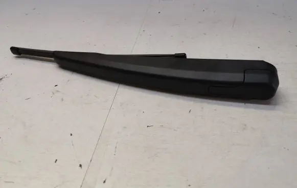 Rear wiper blade arm