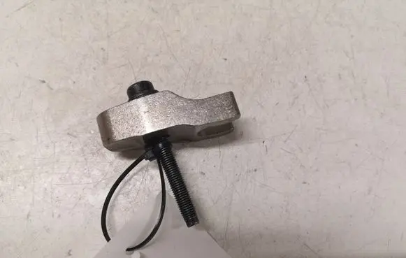 Volvo S90, V90 Fuel Injector clamp holder