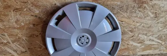 Audi A4 S4 B7 8E 8H R16 wheel hub/cap/trim 8V0601147C