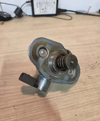 BMW 3 F30 F35 F31 Fuel injection high pressure pump 7640055 0261520214