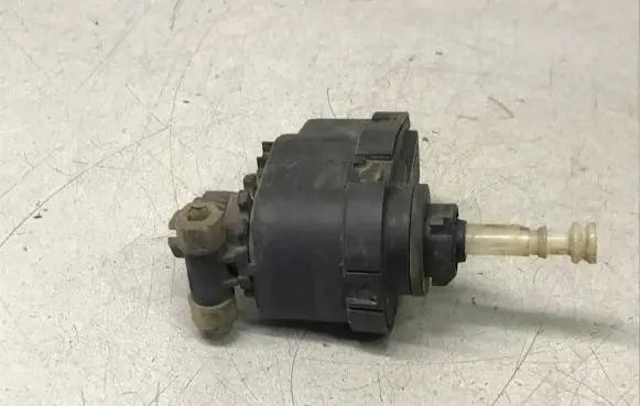 Headlight level adjustment motor