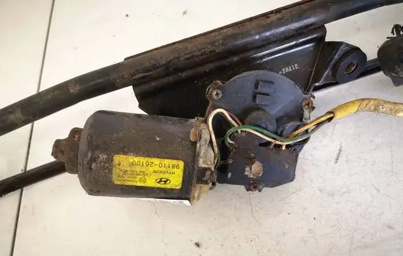 Hyundai Santa Fe Wiper motor 9811026100