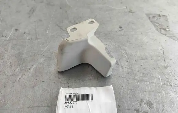 Volvo XC90 Front door seat control surround trim 39832077