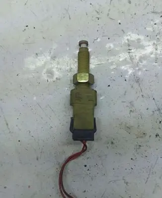 Audi A4 S4 B5 8D Brake pedal sensor switch 443945515