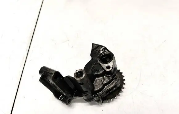 Volkswagen Caddy Oil pump 06a115121