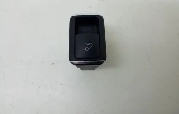 Tailgate opening switch