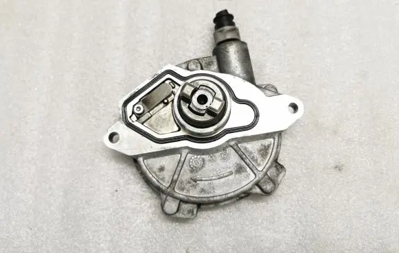 Mercedes-Benz A W169 Vacuum pump A6402300465