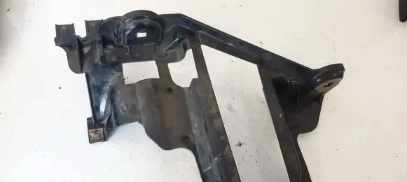 Headlight/headlamp mounting bracket