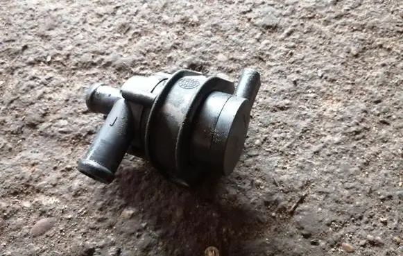 Volkswagen PASSAT B7 Electric auxiliary coolant/water pump