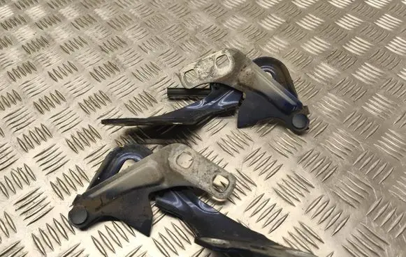 Ford Mondeo MK IV Engine bonnet/hood hinges 