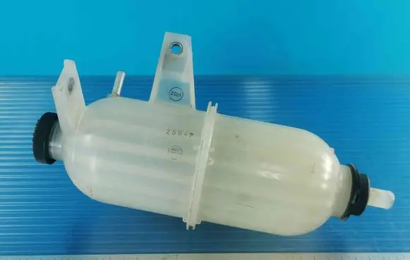 Toyota Hilux (AN10, AN20, AN30) Coolant expansion tank/reservoir 164700L013