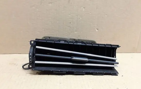 Volkswagen PASSAT B8 Dash center air vent grill 3G1819728