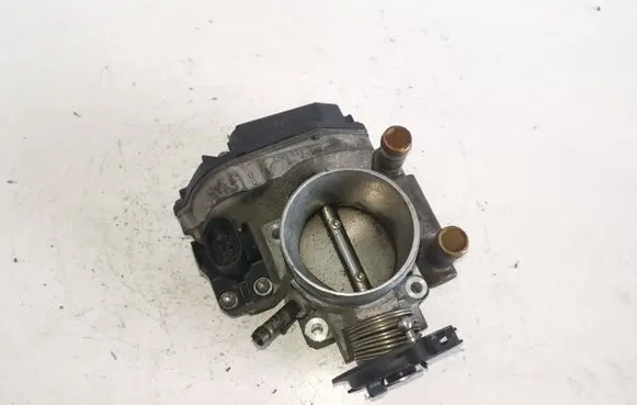 Audi A4 S4 B5 8D Throttle valve 058133063