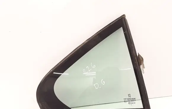 Peugeot 607 Rear vent window glass 43R000677 DOT39 AS2