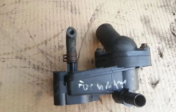 Ford Focus Thermostat housing 