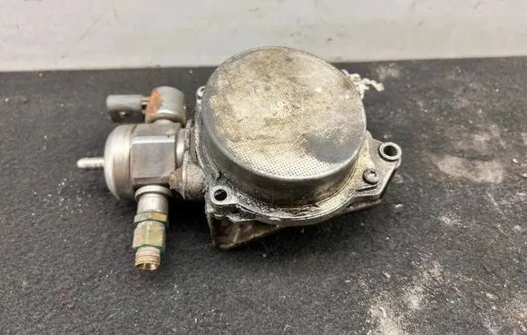 Audi A3 S3 A3 Sportback 8P Fuel injection high pressure pump 06H127025Q