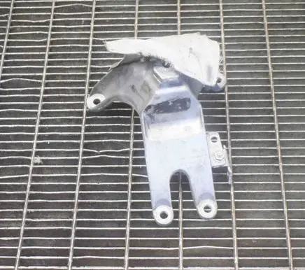 Audi A4 S4 B9 8W Engine mounting bracket 8W0199308A