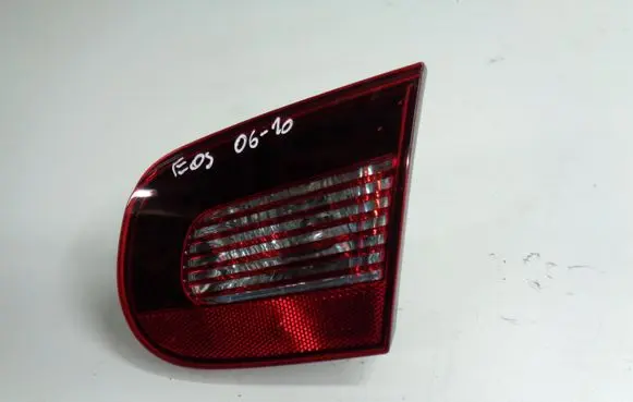 Volkswagen Eos Tailgate rear/tail lights 1Q0945094B