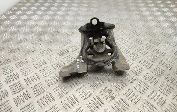 Honda FR-V Engine mount bracket