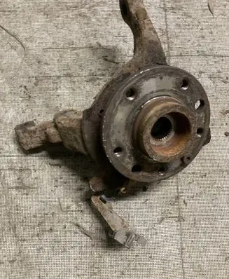 Opel Zafira A Front wheel hub spindle knuckle