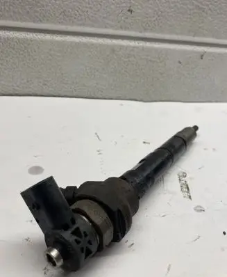 Volkswagen PASSAT B7 Fuel injector 03L130277J 0445110369