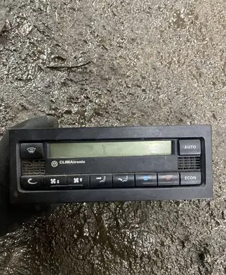 Volkswagen PASSAT B5 Climate control unit 5HB00761710