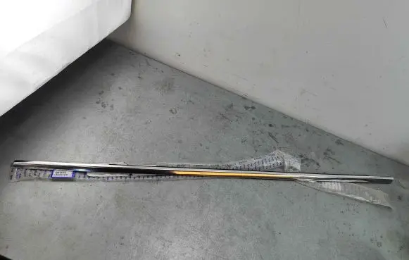 Volvo XC60 Front door glass trim molding 31385843