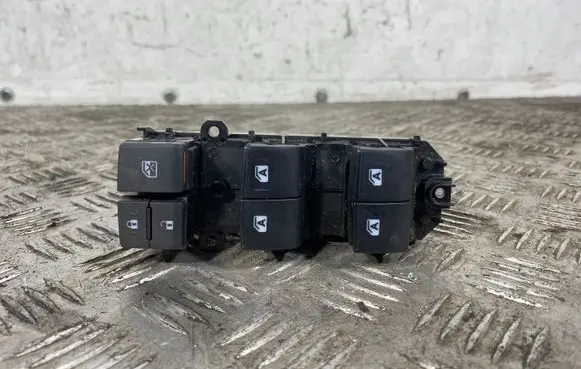 Toyota Prius (XW50) Electric window control switch 8404047080