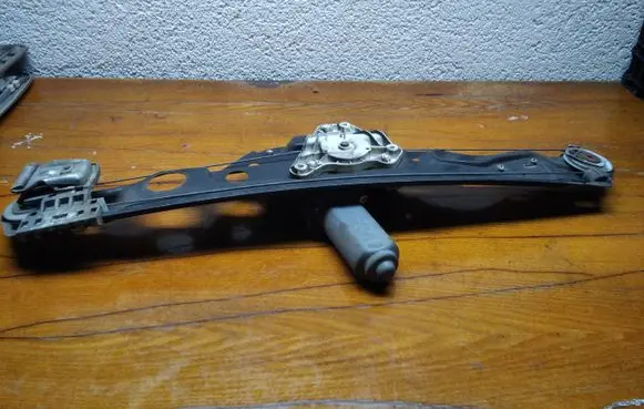 Mercedes-Benz E W211 Front door window regulator with motor A2117300246