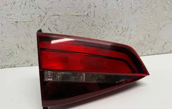 Volkswagen Jetta VI Tailgate rear/tail lights 5C6945093