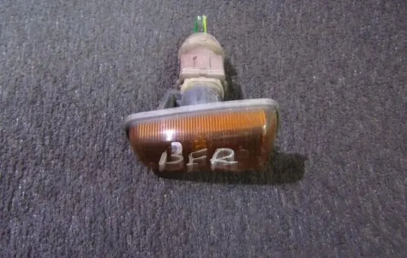 Citroen Berlingo Front fender indicator light