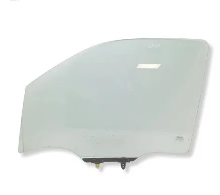 Nissan Navara D40 Front door window glass four-door 43R000016